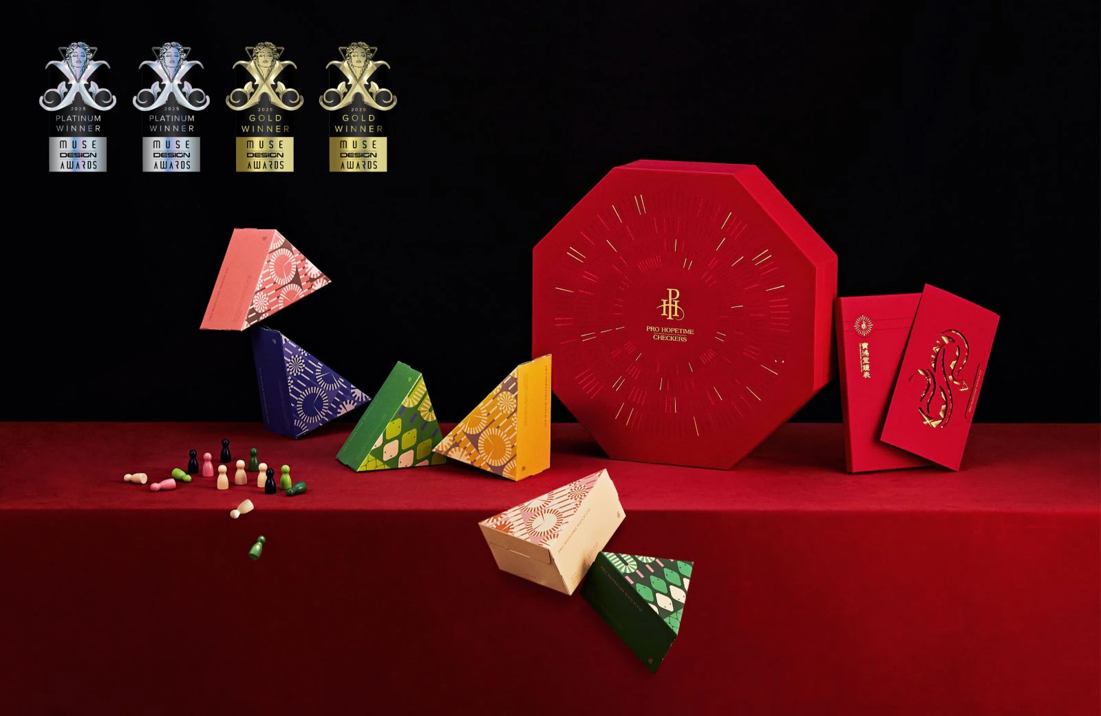 寶鴻堂鐘表蛇年紅包禮盒：以象徵「八卦」的八角形製作禮盒，為消費者帶來避邪、居家平安的吉祥寓意
