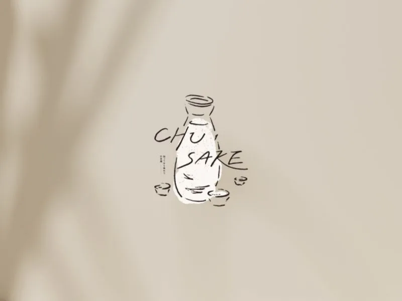 CHU·SAKE 設計識別專案:以清酒瓶搭配三個清酒杯具象圖標,整體以帶隨性塗鴉般的手繪風格呈現,滿溢的清酒搭以三個清酒杯前後堆疊,呼應知而後品、識而後嘗。