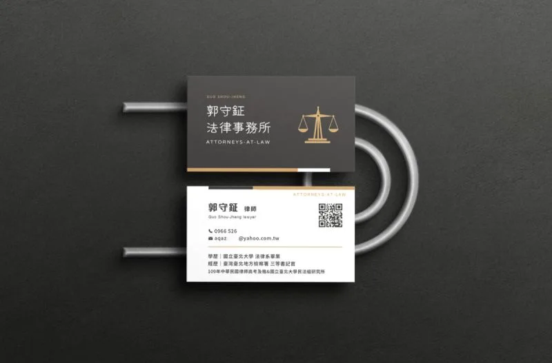 柔霧手感彩色印刷名片設計:彩色印刷為普遍大眾選擇的名片款式, 具價格實惠及多色彩呈現之優點, 加上雙面上一層薄薄的霧膜,更能透過視覺及觸覺給予對方深刻印象。