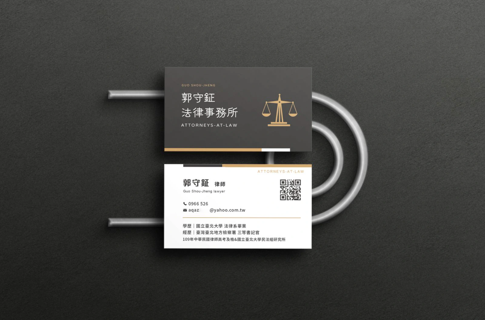 柔霧手感彩色印刷名片設計：彩色印刷為普遍大眾選擇的名片款式， 具價格實惠及多色彩呈現之優點， 加上雙面上一層薄薄的霧膜，更能透過視覺及觸覺給予對方深刻印象。